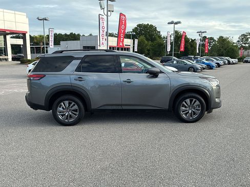 Used 2025 Nissan Pathfinder SV AWD/4WD image 3