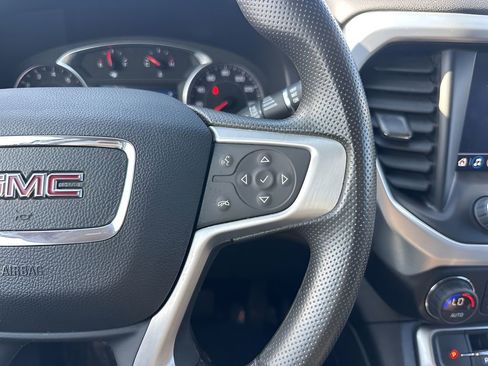 Used 2023 GMC Acadia SLE image 15