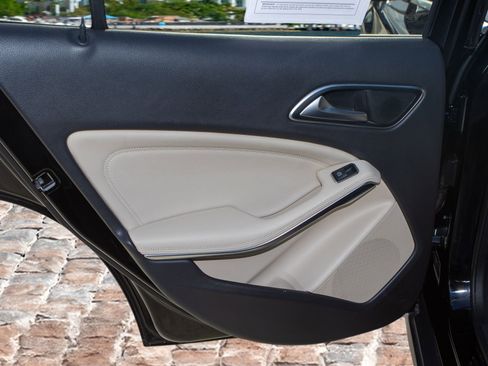 Used 2020 Mercedes-Benz GLA 250 w/ Multimedia Package image 12