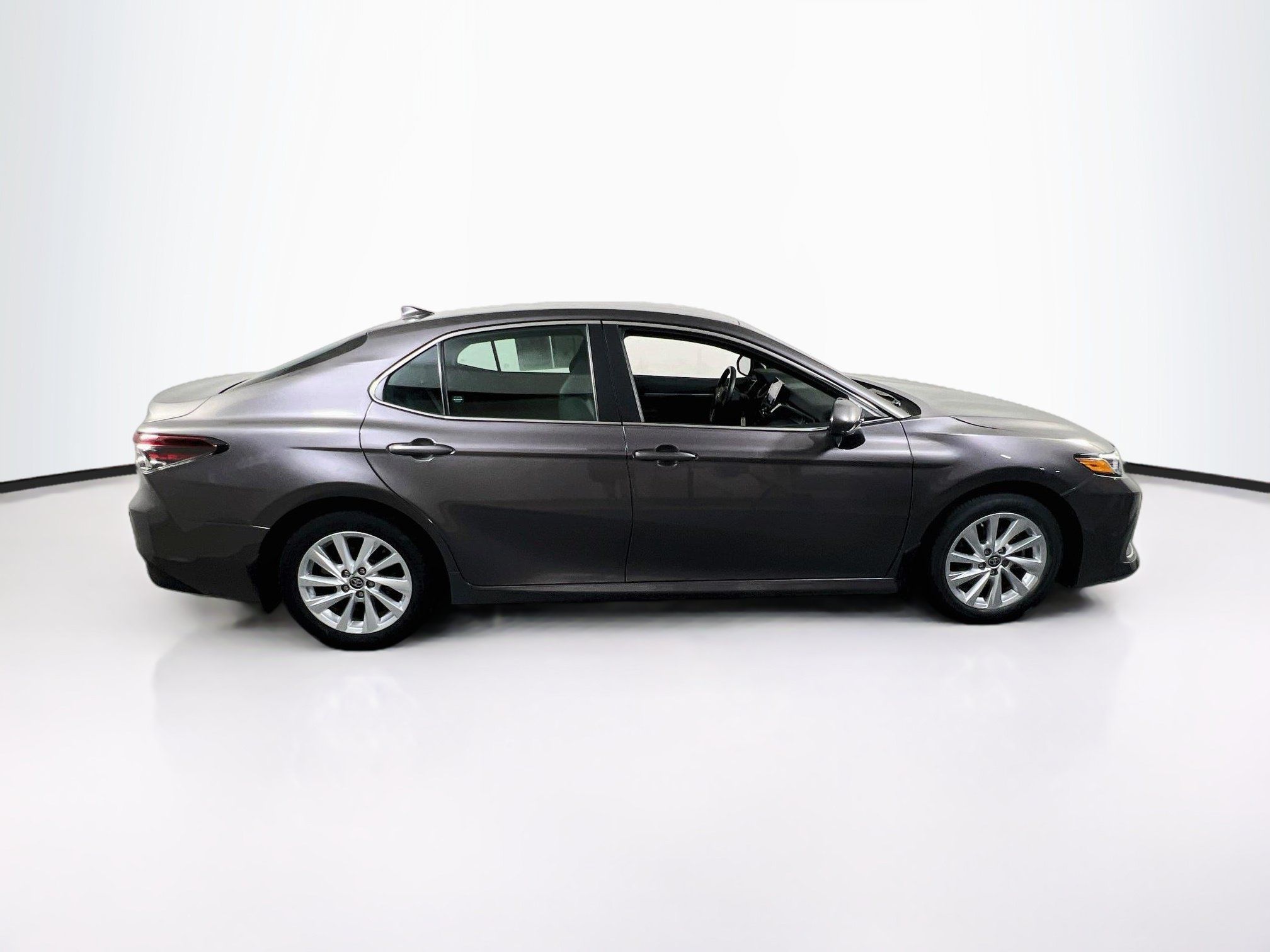 Used 2023 Toyota Camry LE FWD image 4