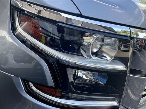 Used 2018 Chevrolet Suburban Premier AWD/4WD image 27