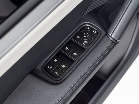 Certified 2024 Porsche Cayenne Coupe AWD/4WD image 23