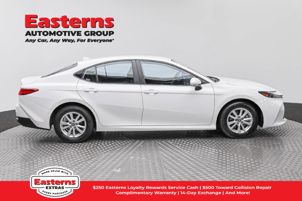 Used 2025 Toyota Camry LE FWD image 5