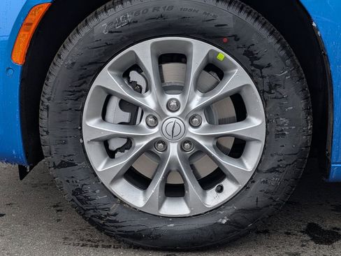 New 2026 Chrysler Pacifica Select AWD/4WD image 4