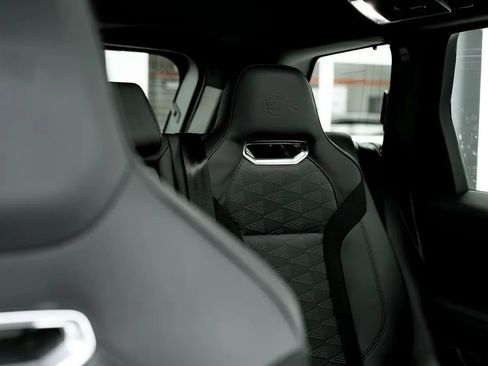 Used 2022 Land Rover Range Rover Sport SVR Carbon Edition AWD/4WD image 33