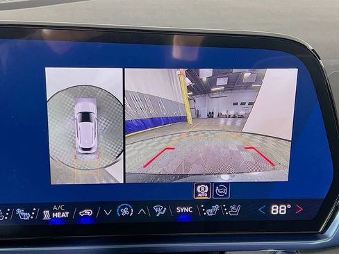 New 2026 Chevrolet Equinox EV LT image 14