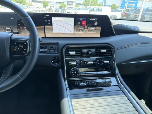 Used 2025 Nissan Armada PRO-4X w/ Pro-4X Premium Package AWD/4WD image 31