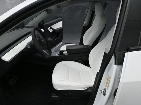 Used 2021 Tesla Model Y Long Range image 13