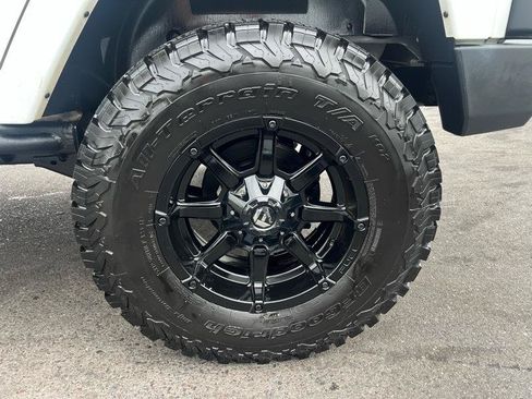 Used 2014 Jeep Wrangler Unlimited Sahara AWD/4WD image 22