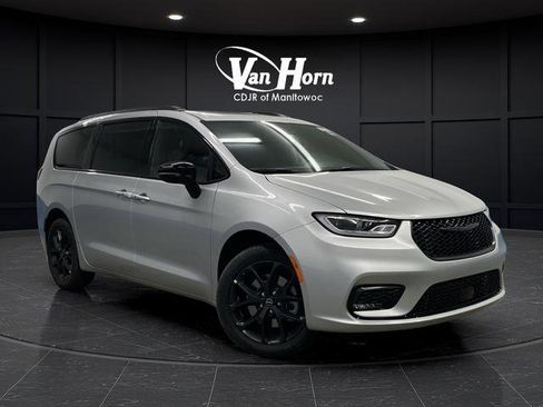 New 2026 Chrysler Pacifica Limited w/ S Appearance Package AWD/4WD image 1