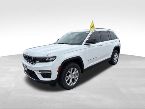 Used 2022 Jeep Grand Cherokee Limited AWD/4WD image 3