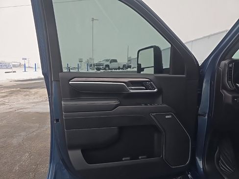 Used 2025 Chevrolet Silverado 2500 LTZ w/ LTZ Plus Package image 11