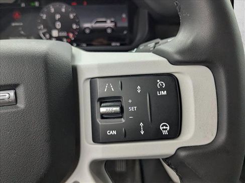 Used 2025 Land Rover Defender 110 X-Dynamic SE image 14