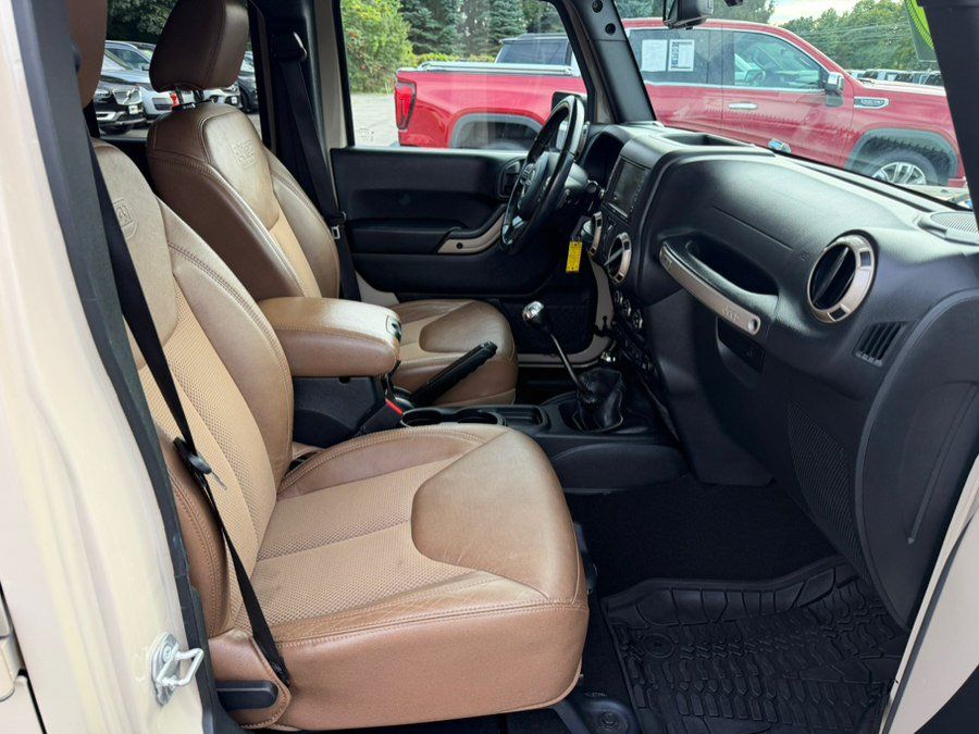 Used 2016 Jeep Wrangler Unlimited Sahara AWD/4WD image 23