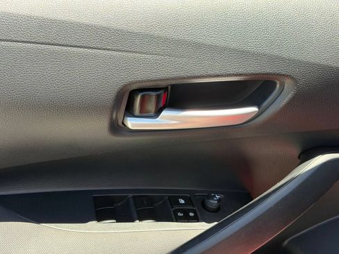 Used 2021 Toyota Corolla LE FWD image 5