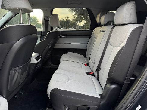 Used 2022 Hyundai Palisade SE image 16