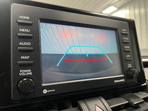 Used 2021 Toyota RAV4 XLE w/ Convenience Package image 9