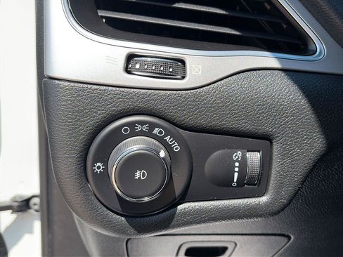 Used 2022 Jeep Cherokee Latitude AWD/4WD image 22