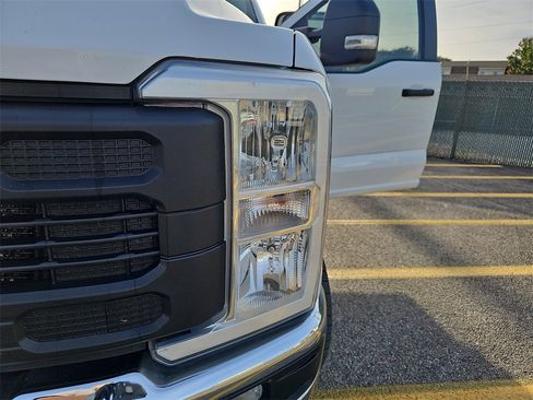 Used 2023 Ford F250 XL w/ XL Chrome Package image 27