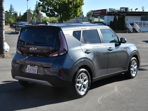 Used 2024 Kia Soul LX w/ Option Group 015 FWD image 8