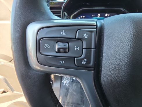 Used 2023 Chevrolet Silverado 1500 LT AWD/4WD image 17