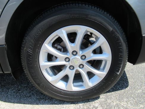 Used 2018 Chevrolet Equinox LT FWD image 8