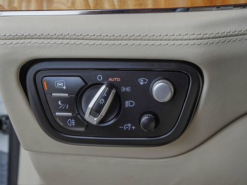 Certified 2023 Bentley Bentayga AWD/4WD image 34