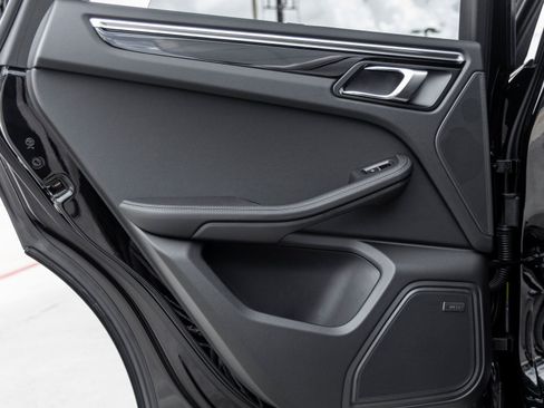 Certified 2026 Porsche Macan S AWD/4WD image 28