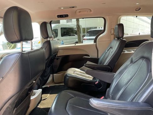 Used 2022 Chrysler Pacifica Touring-L FWD image 24