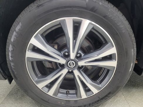 Used 2018 Nissan Rogue SL w/ Premium Package image 31