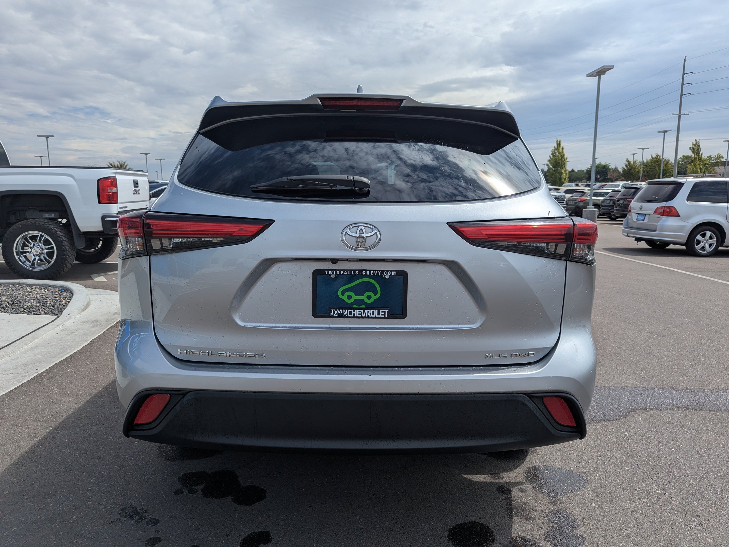 Used 2021 Toyota Highlander XLE AWD/4WD image 33