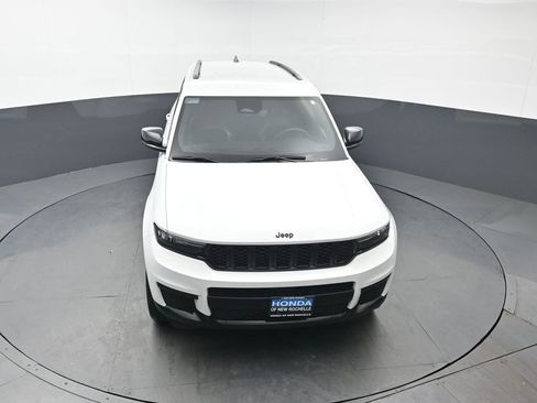 Used 2023 Jeep Grand Cherokee L Laredo image 38