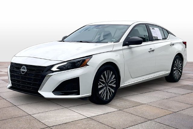 Used 2025 Nissan Altima 2.5 SV FWD image 13