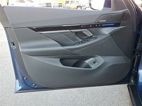 Used 2025 BMW 530i xDrive w/ Premium Package image 12