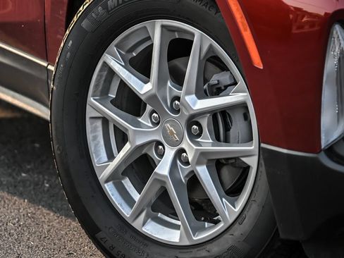 Used 2024 Chevrolet Equinox LT w/ LPO, Floor Liner Package FWD image 4