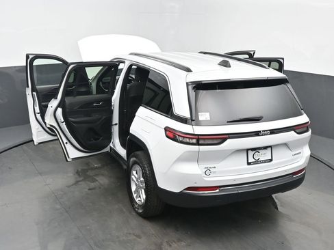 Used 2024 Jeep Grand Cherokee Laredo w/ Luxury Tech Group I AWD/4WD image 62