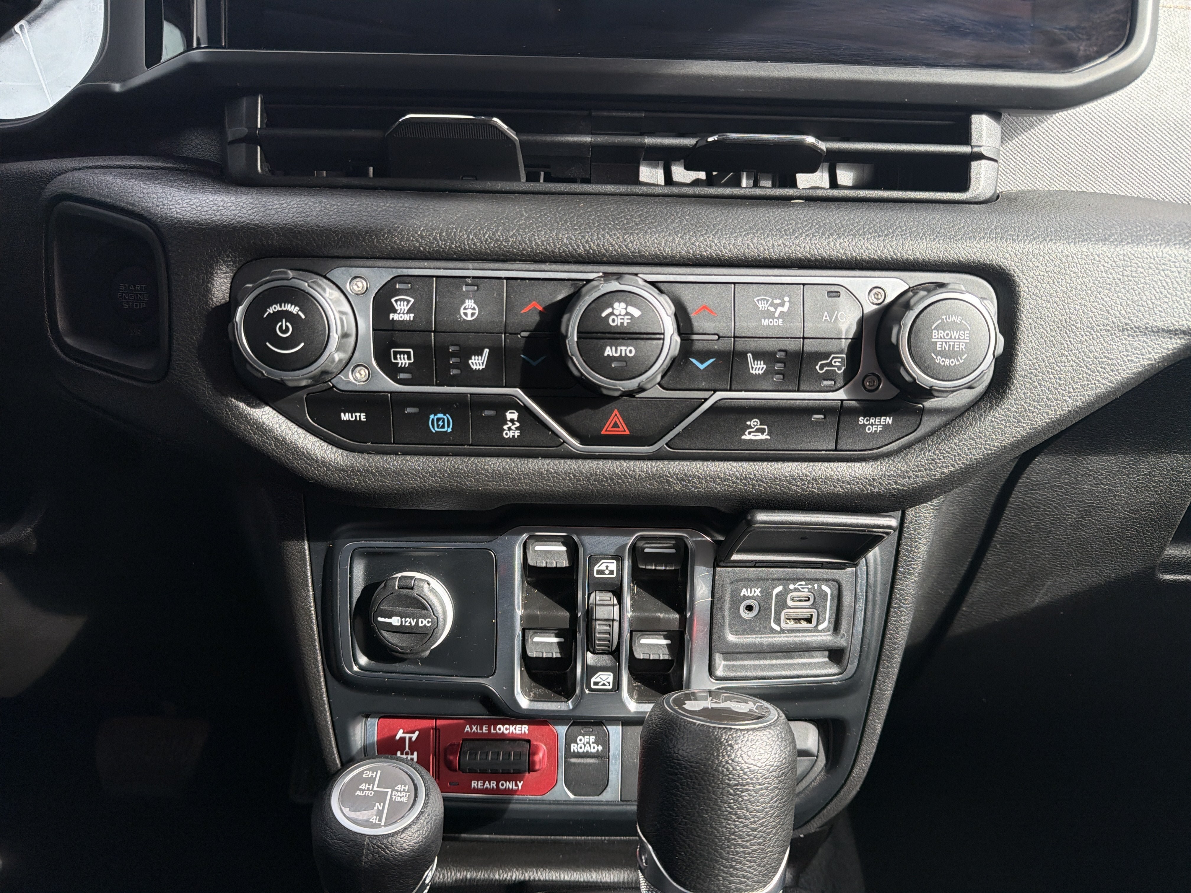 Used 2024 Jeep Wrangler Unlimited AWD/4WD image 22