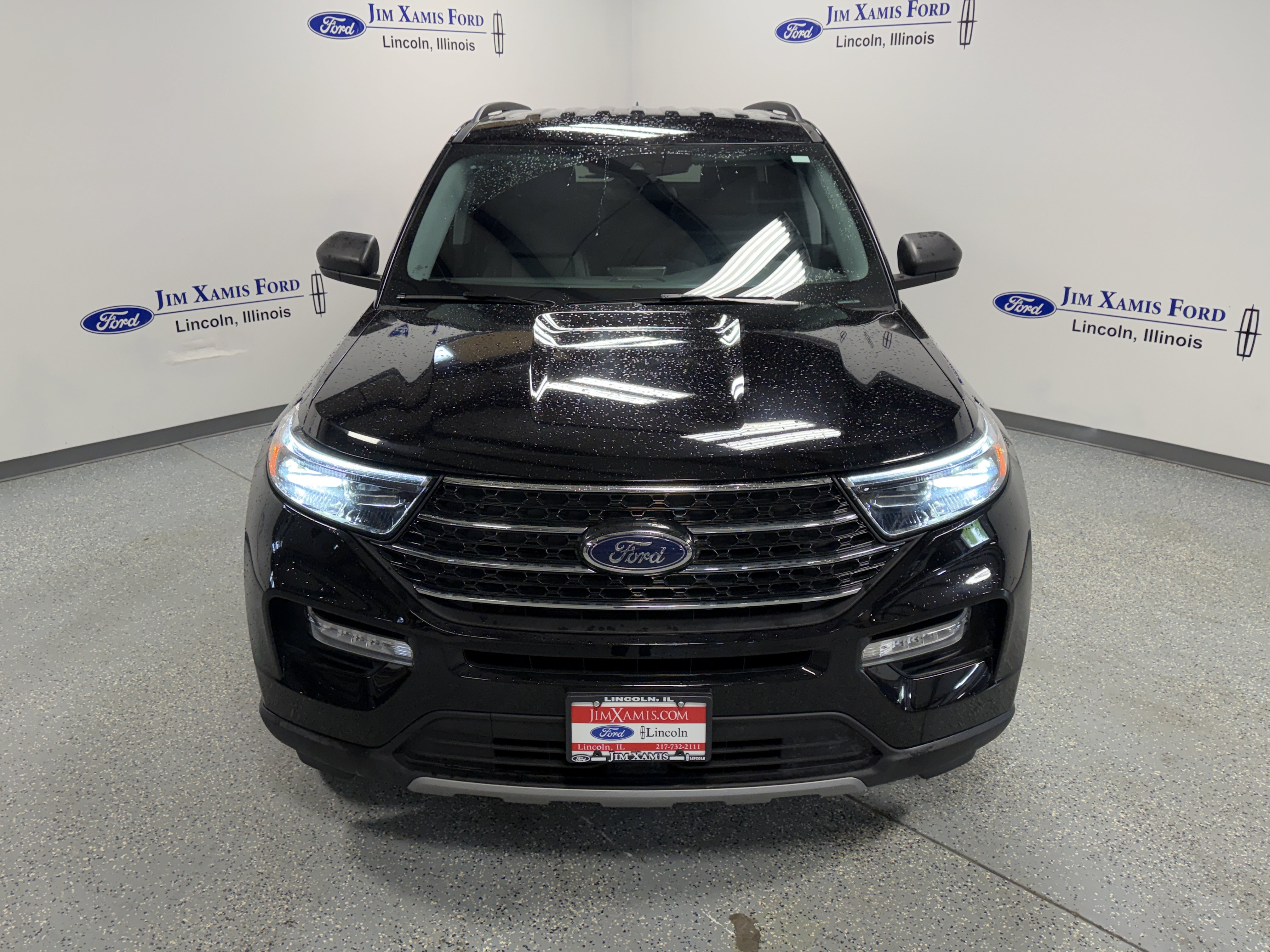 Used 2024 Ford Explorer XLT w/ Equipment Group 202A AWD/4WD image 2