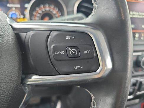 Used 2022 Jeep Gladiator Overland w/ Popular Equipment Package AWD/4WD image 17