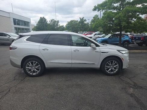 Used 2023 Buick Enclave Essence w/ Experience Buick Package FWD image 8