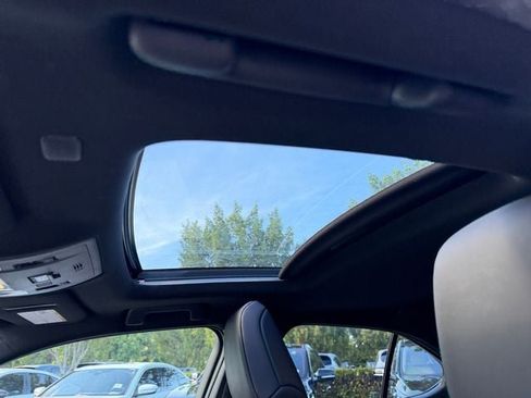 Used 2022 Lexus UX 200 w/ Premium Package FWD image 24