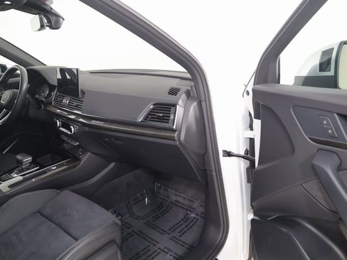 Used 2022 Audi SQ5 Premium image 43