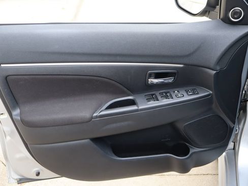 Used 2011 Mitsubishi Outlander Sport SE FWD image 19
