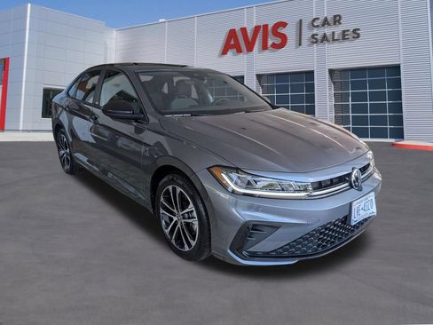Used 2025 Volkswagen Jetta Sport FWD image 3