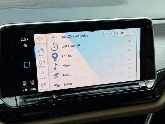 New 2026 Volkswagen Atlas Cross Sport SE FWD image 21