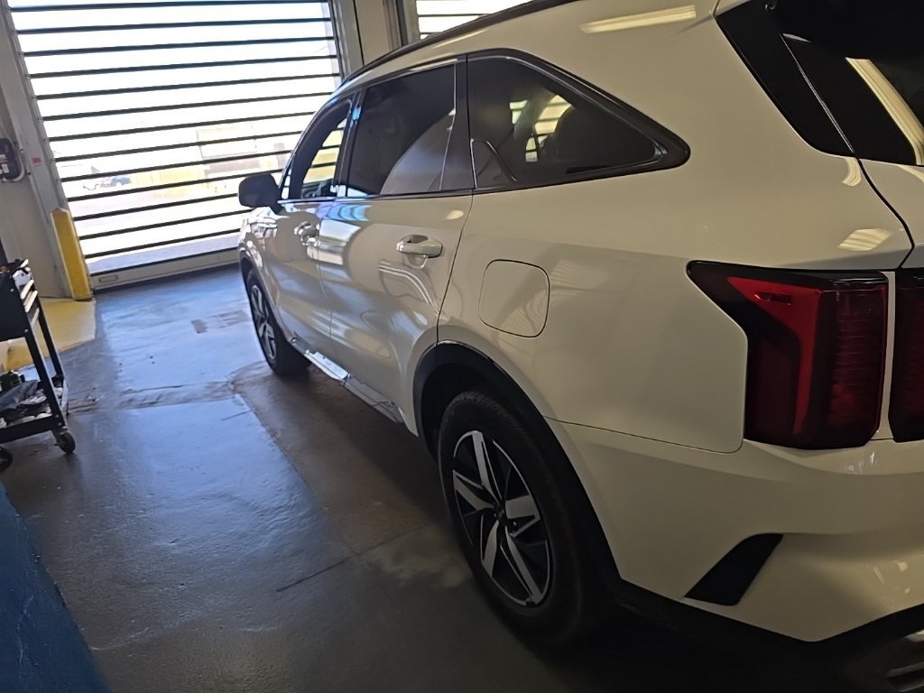 Used 2023 Kia Sorento S w/ Panoramic Sunroof Package FWD image 4
