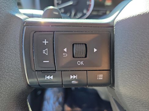 Used 2025 Nissan Rogue S image 26