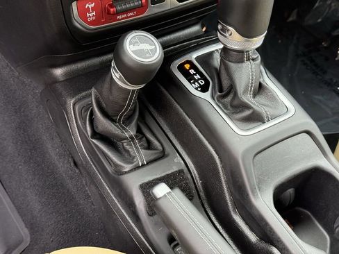 Used 2018 Jeep Wrangler Unlimited Rubicon w/ LED Lighting Group image 27