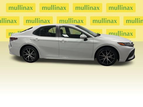 Used 2023 Toyota Camry SE FWD image 12