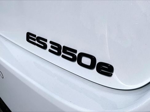 New 2026 Lexus ES 350e FWD image 8
